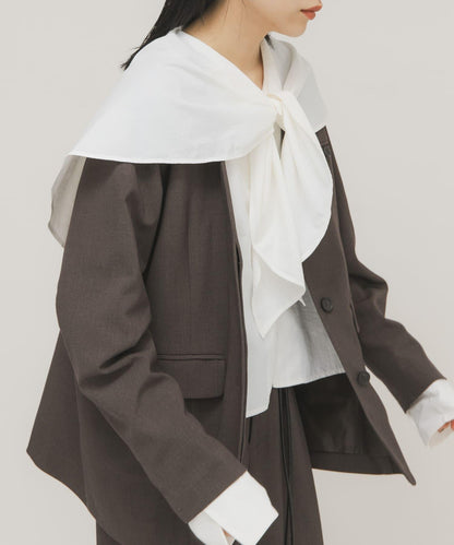 荷葉邊大翻領設計 襯衫