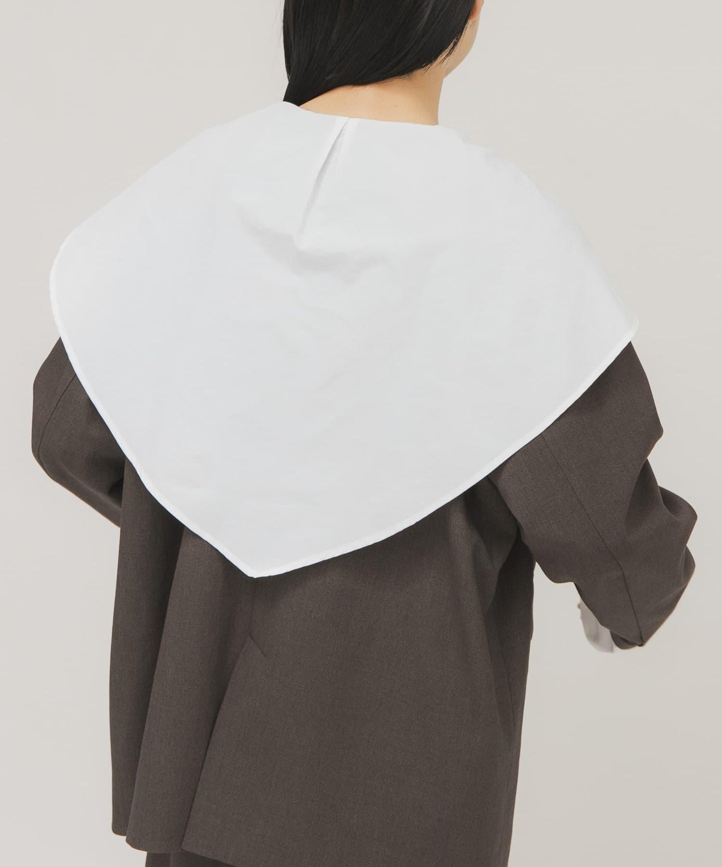 荷葉邊大翻領設計 襯衫