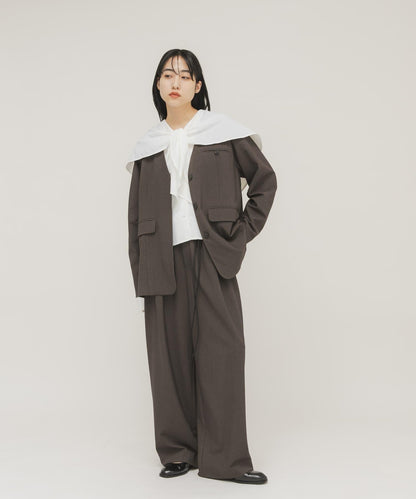 荷葉邊大翻領設計 襯衫