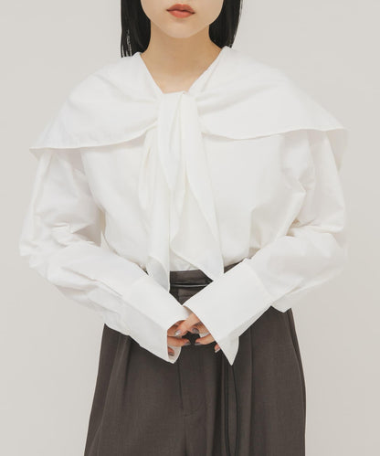 荷葉邊大翻領設計 襯衫