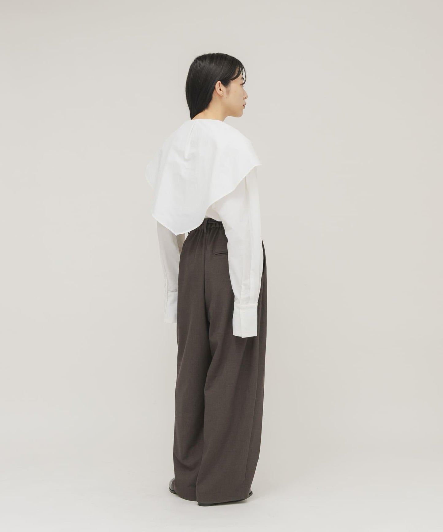 荷葉邊大翻領設計 襯衫