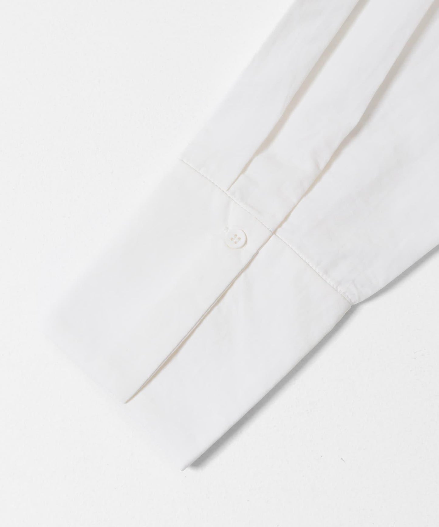 荷葉邊大翻領設計 襯衫