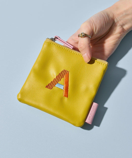 Kindly Yours 仿皮字母迷你收納包