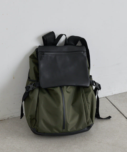 ouchi監修 皮革拼接輕量雙肩包