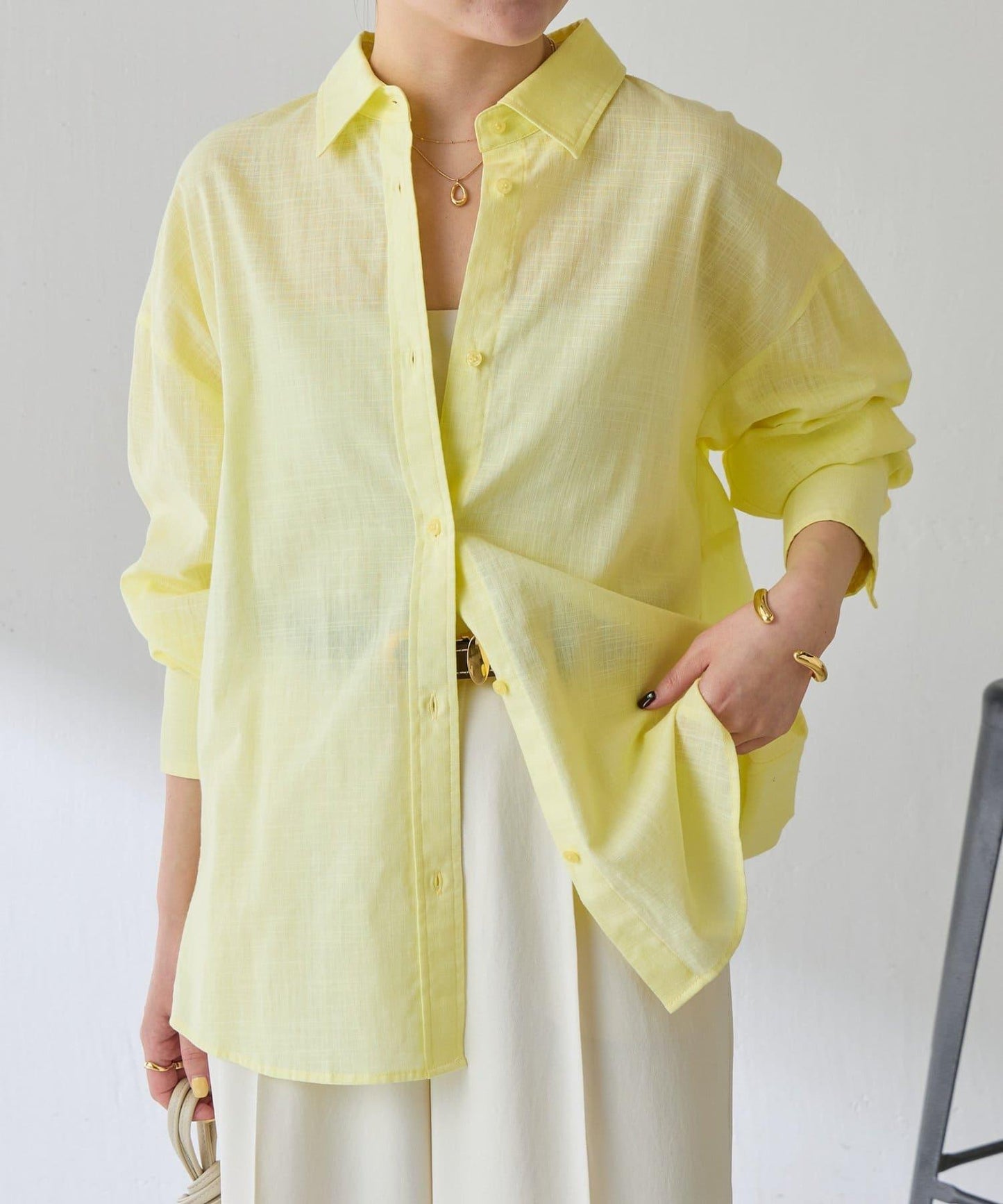 清爽亞麻混後扭結設計襯衫