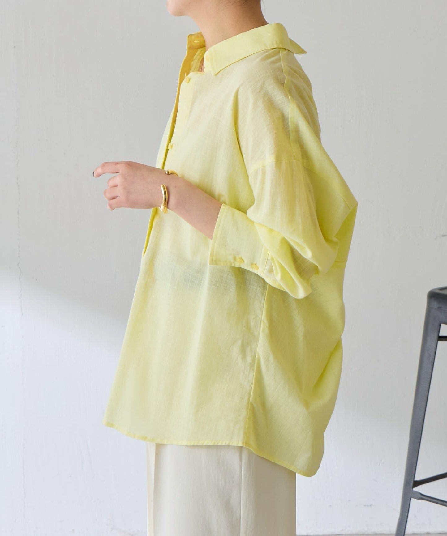 清爽亞麻混後扭結設計襯衫