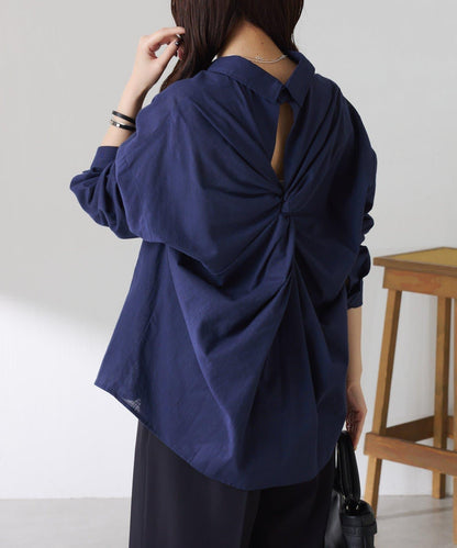 清爽亞麻混後扭結設計襯衫