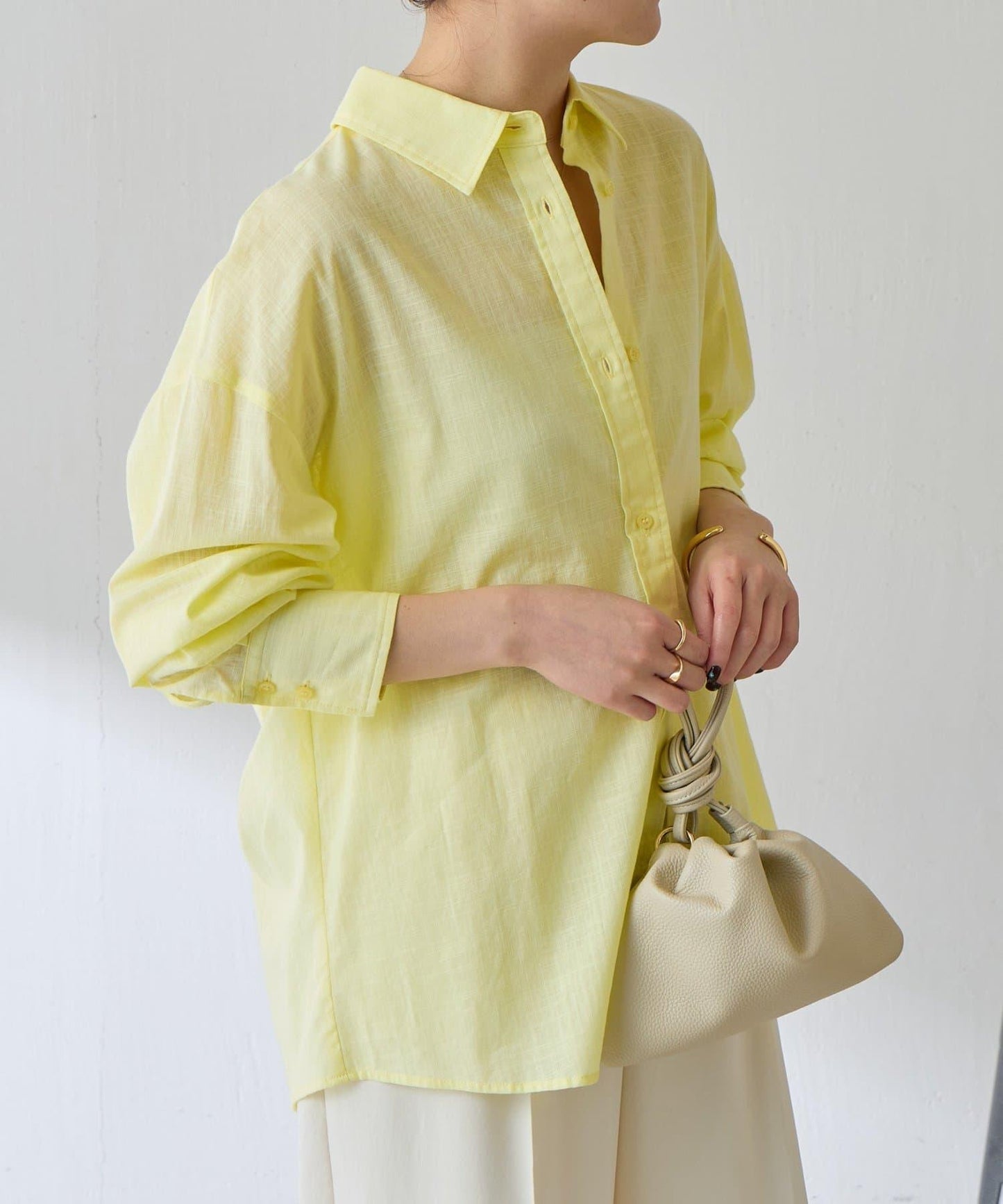 清爽亞麻混後扭結設計襯衫