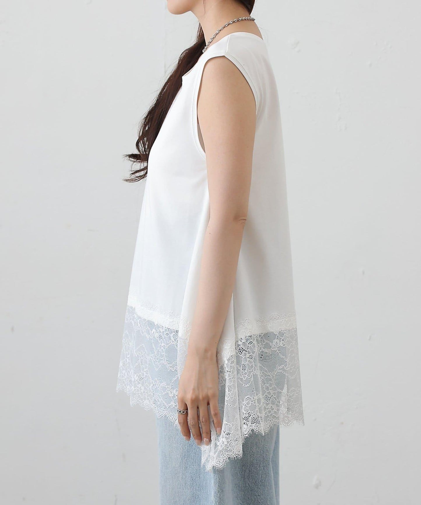 蕾絲下襬 不規則下襬 無袖 套頭上衣