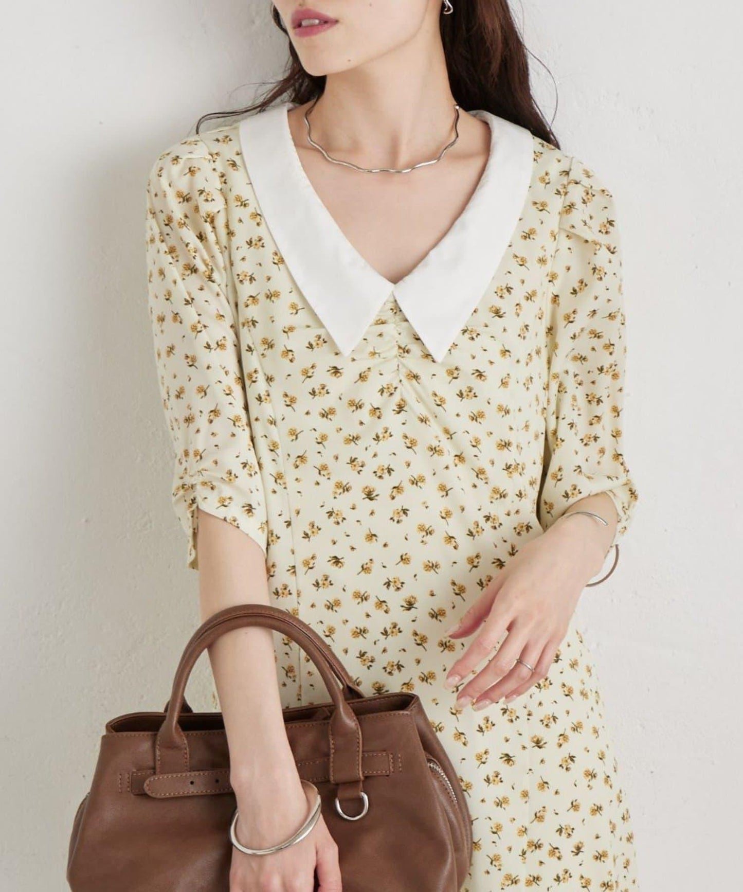 翻領花卉連衣裙