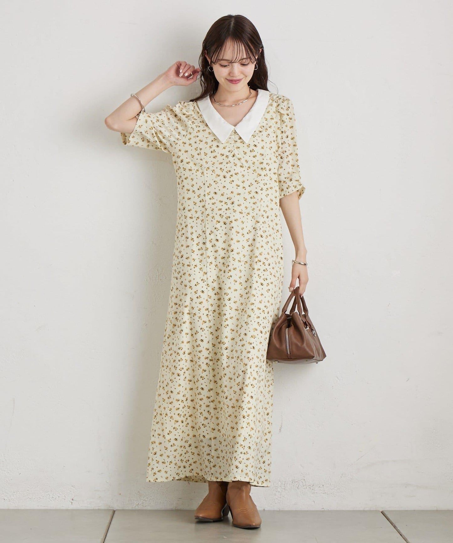 翻領花卉連衣裙