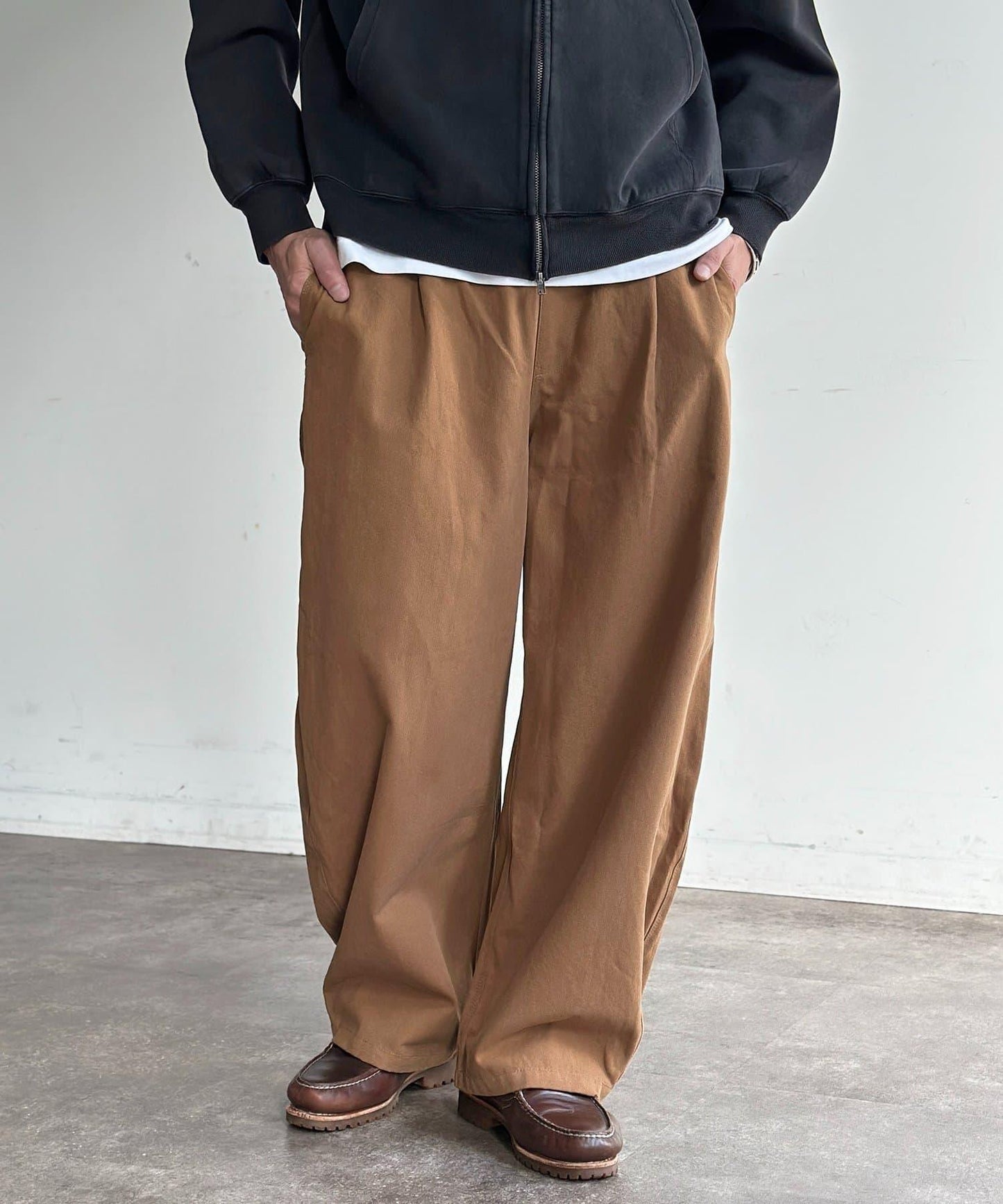 休閒彎刀帆布褲子