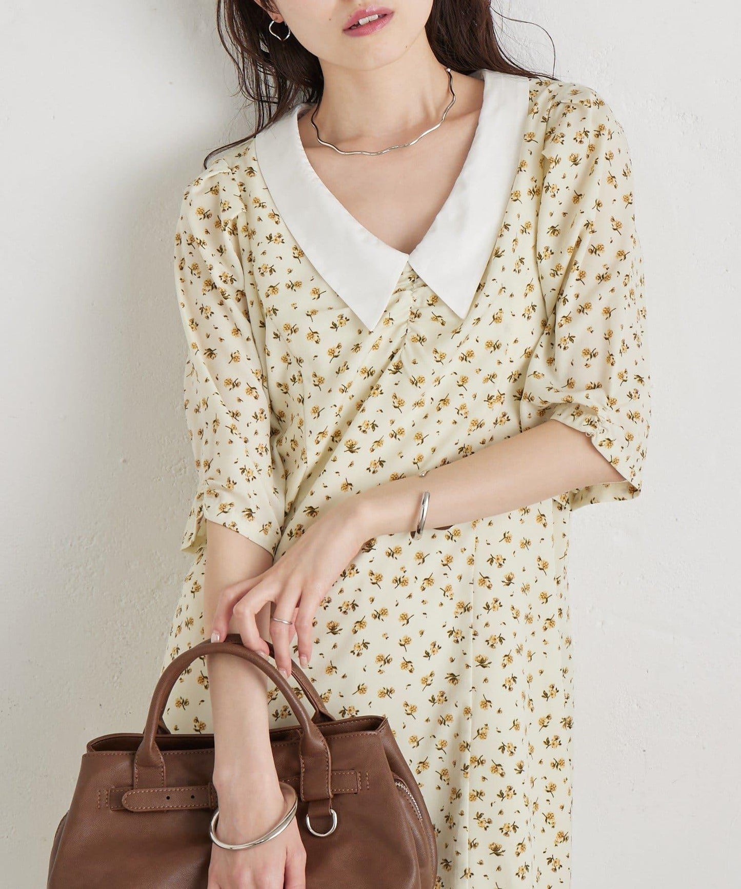 翻領花卉連衣裙