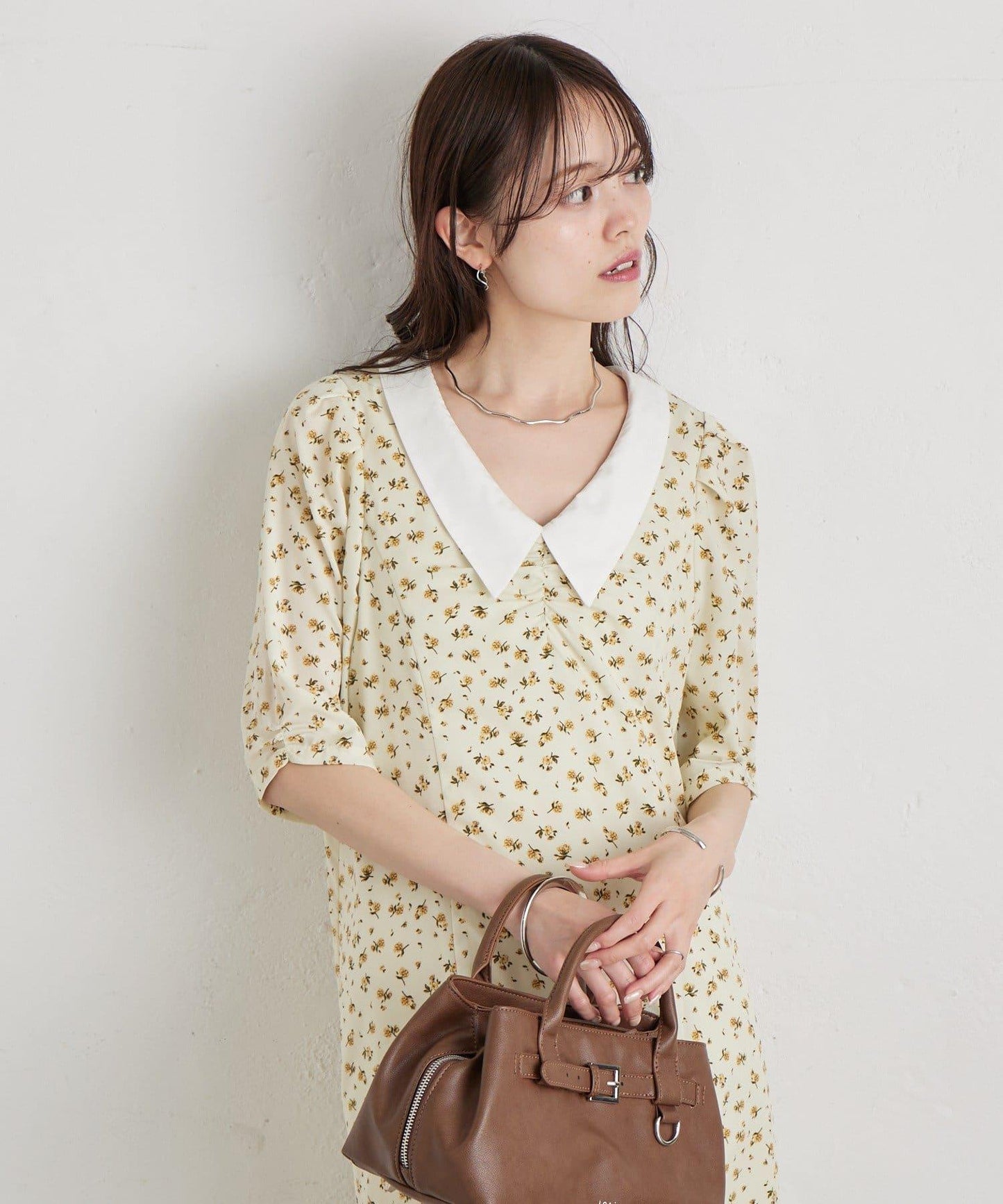 翻領花卉連衣裙