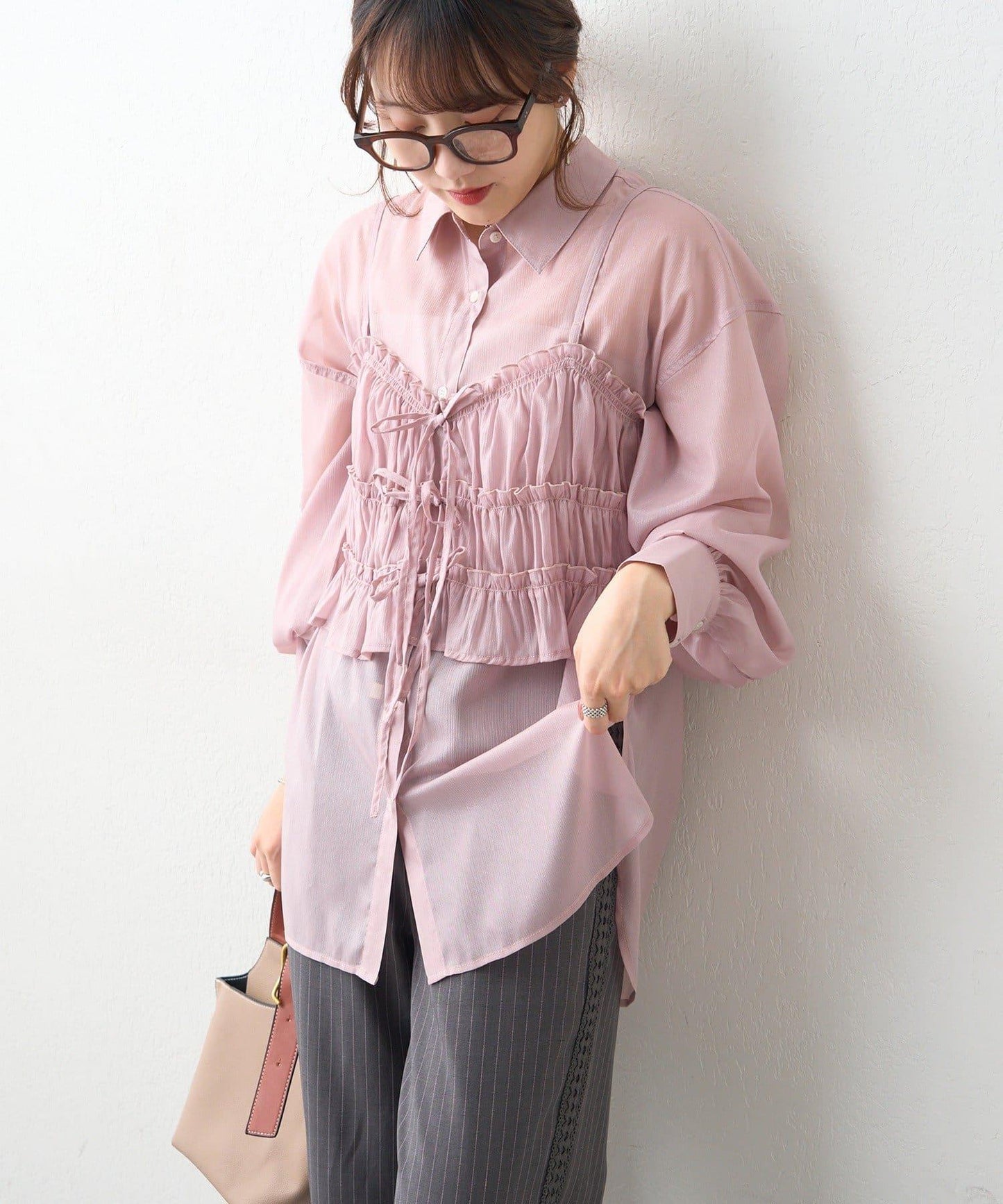 透紗亮絲 附束胸設計 襯衫上衣