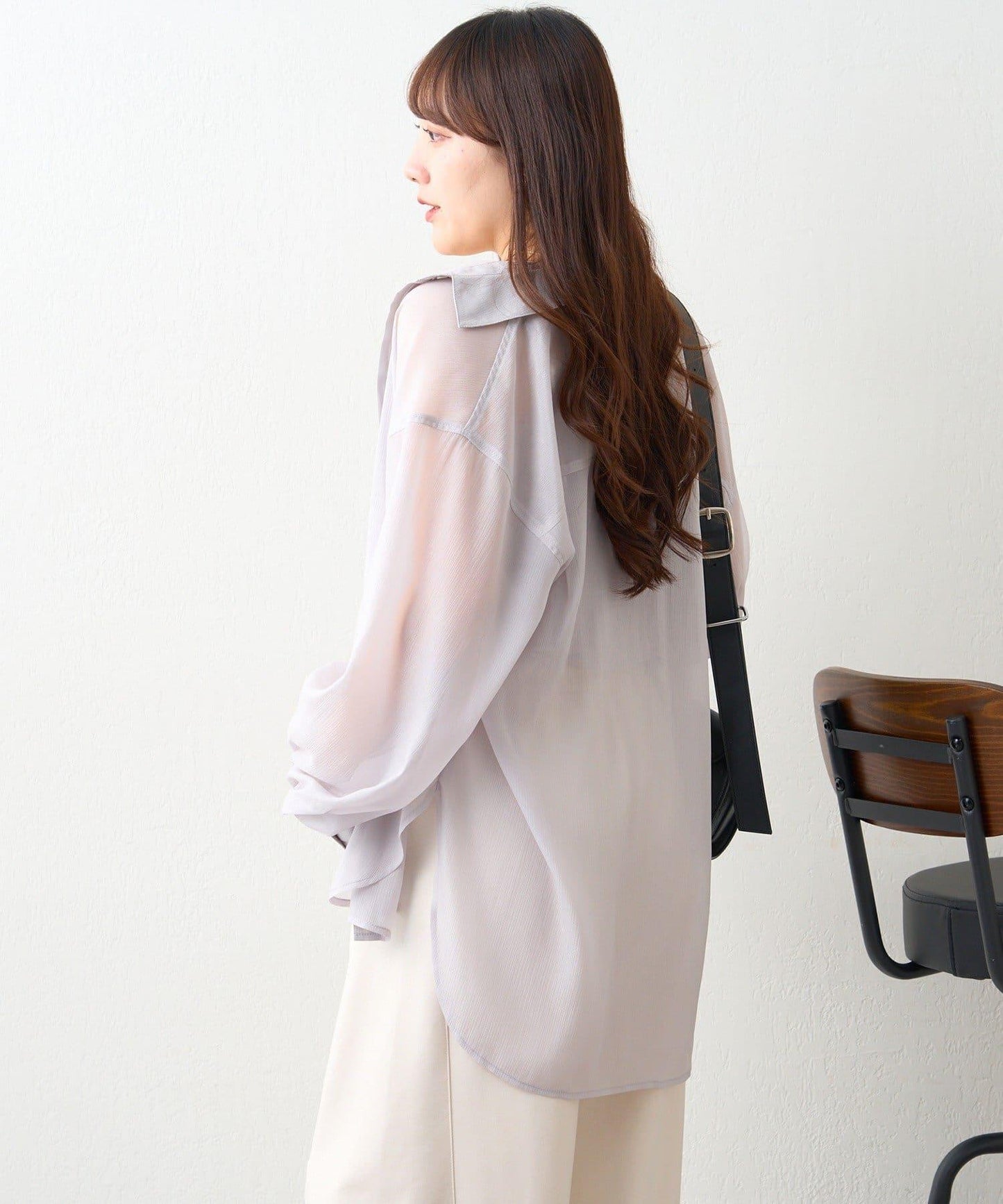 透紗亮絲 附束胸設計 襯衫上衣