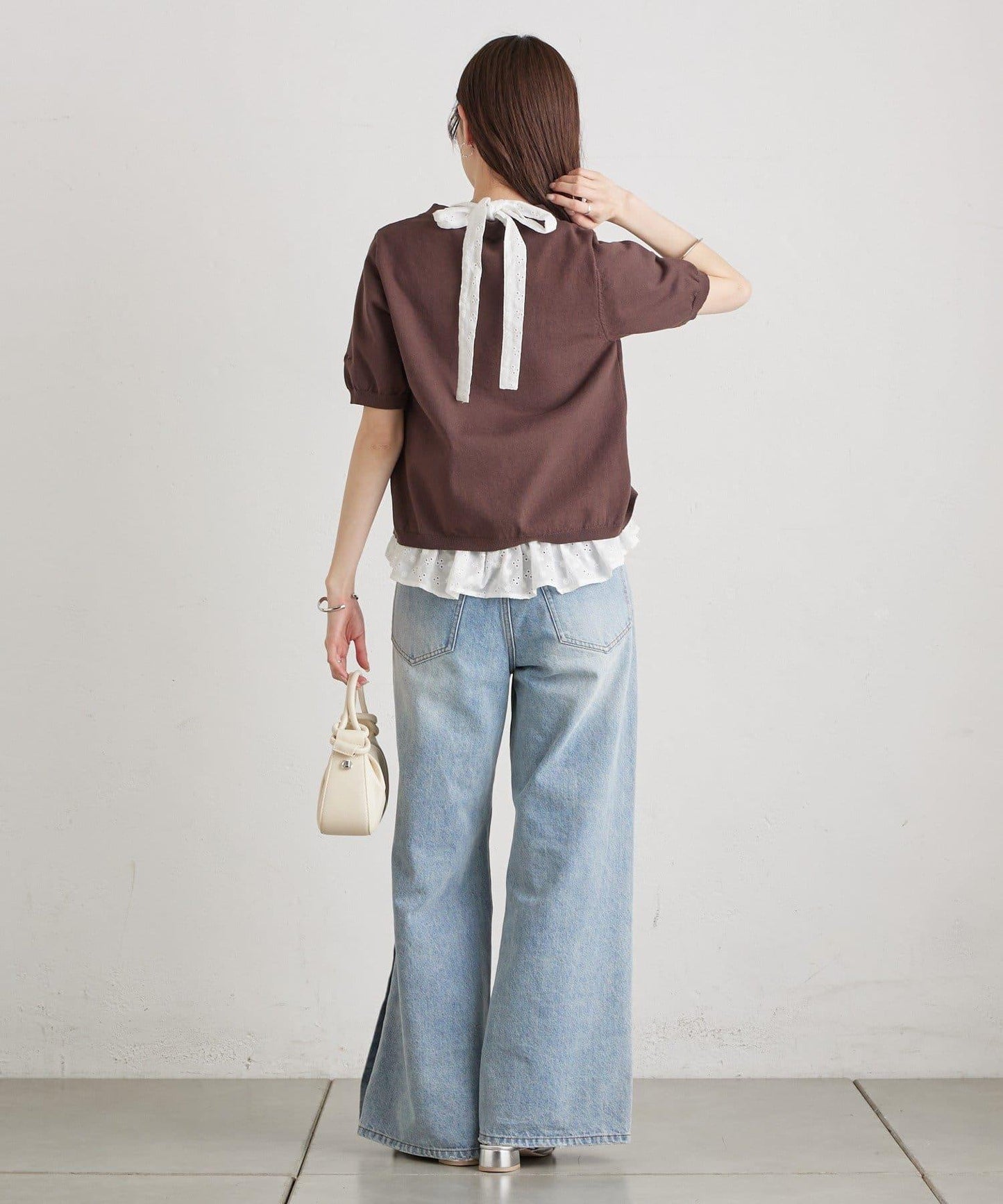 按鈕開叉喇叭牛仔褲