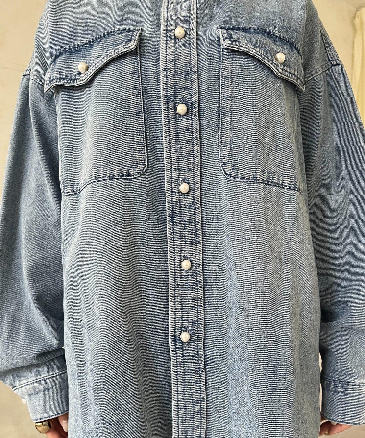 珍珠紐扣 寬鬆廓形 牛仔襯衫