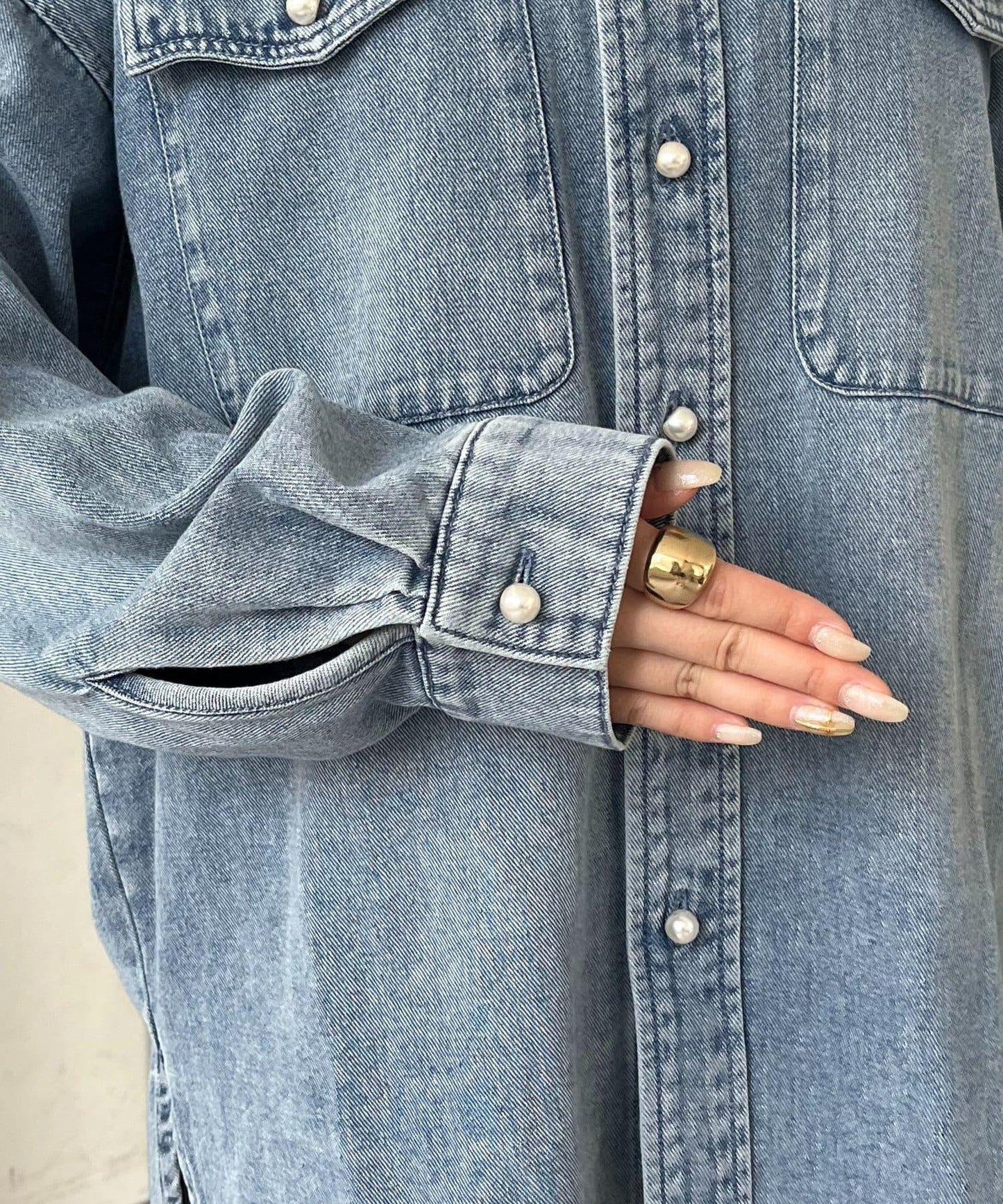 珍珠紐扣 寬鬆廓形 牛仔襯衫