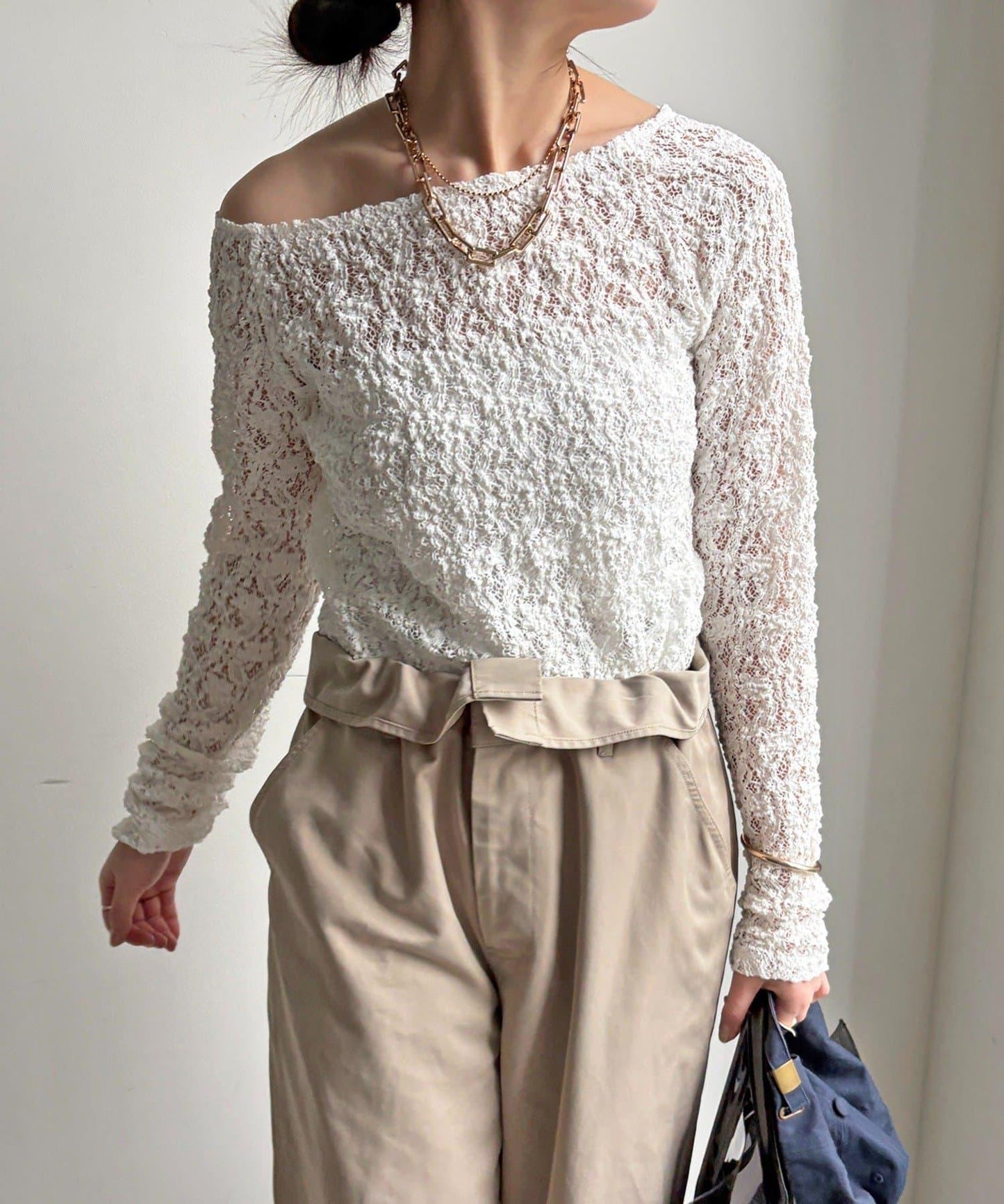 蕾絲一字肩上衣