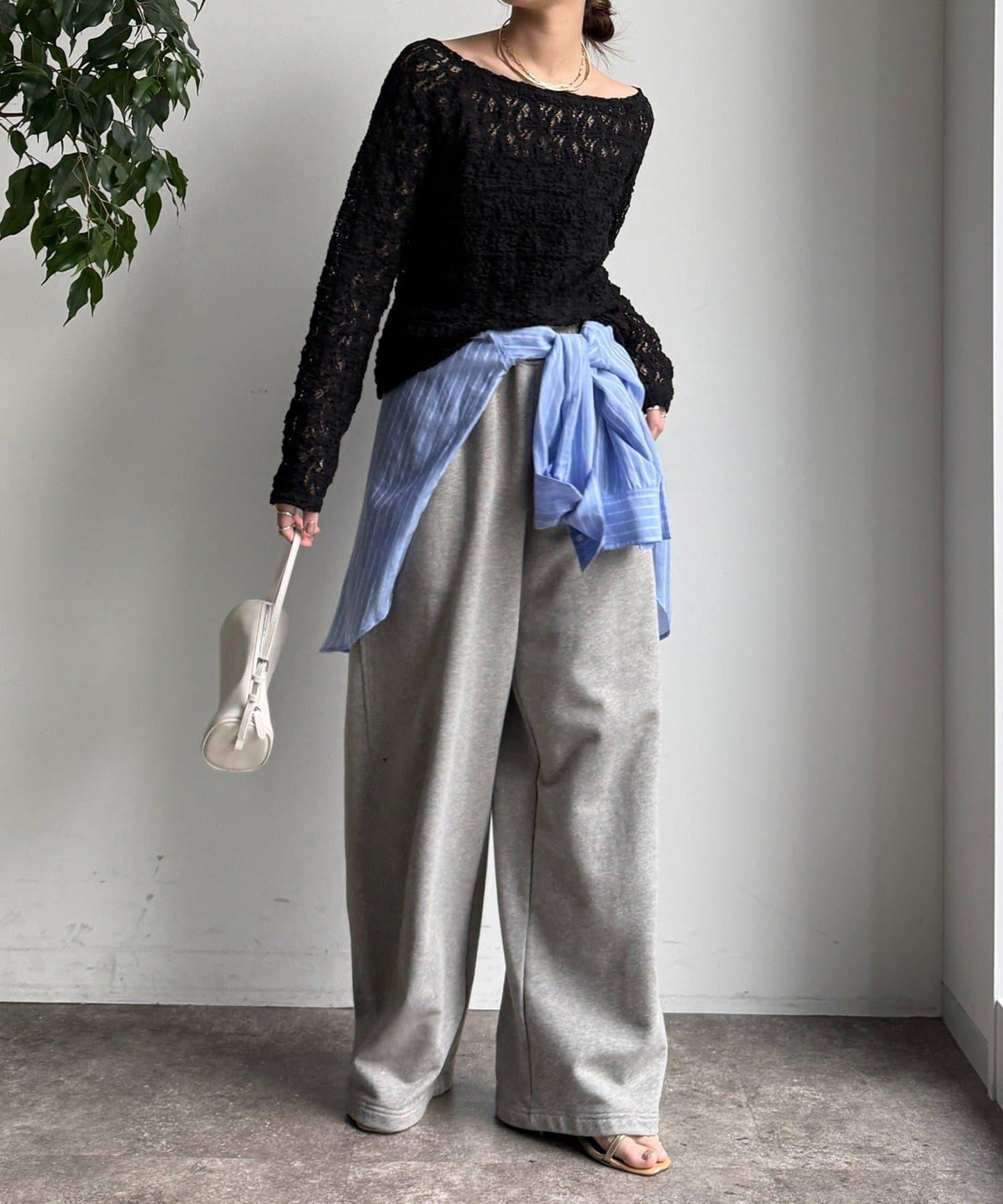 蕾絲一字肩上衣