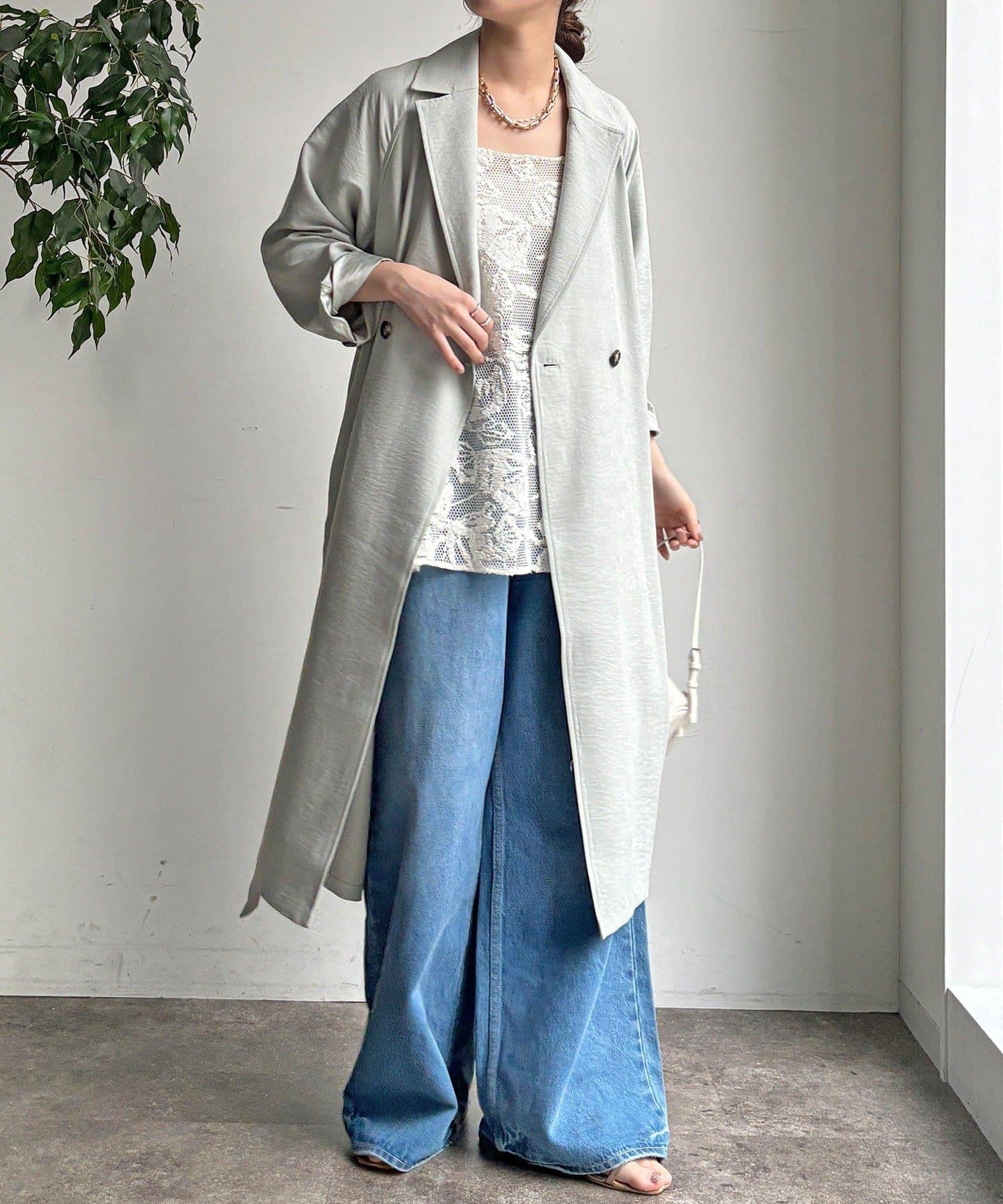 麂皮質感風衣（網絡）