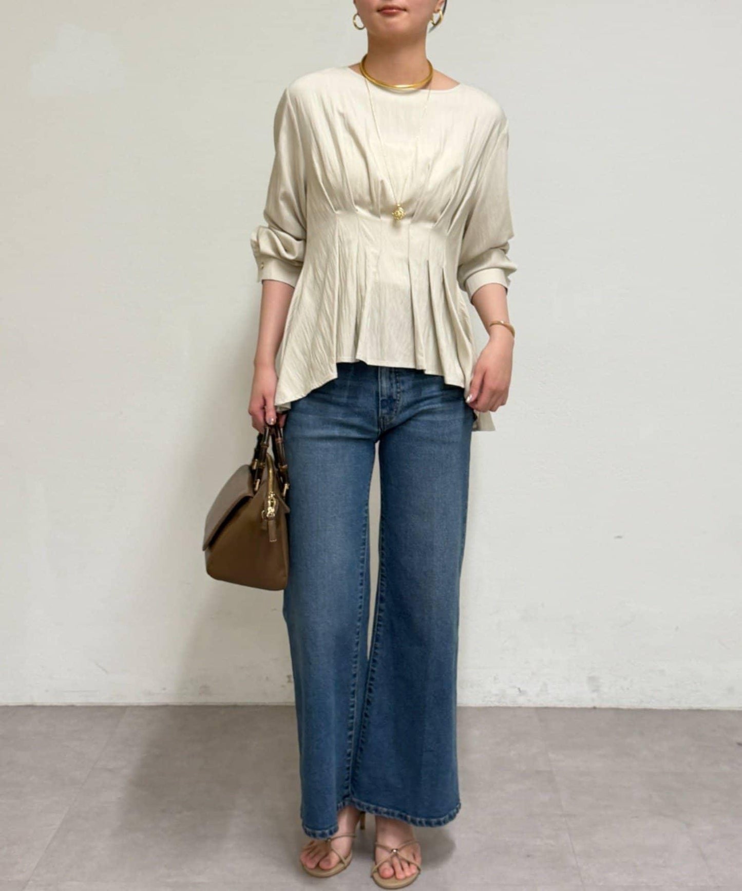 A字版型荷葉邊設計襯衫