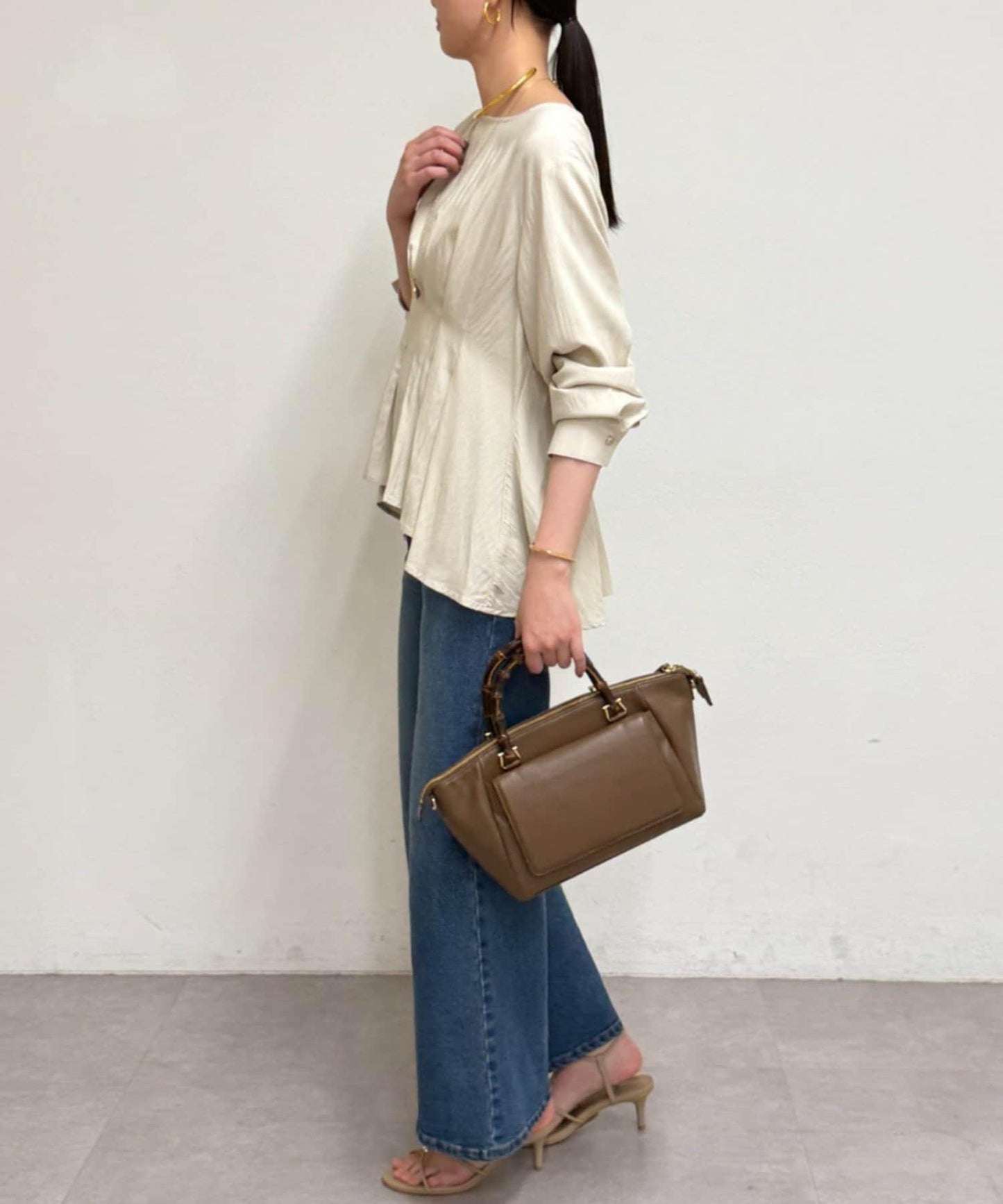 A字版型荷葉邊設計襯衫