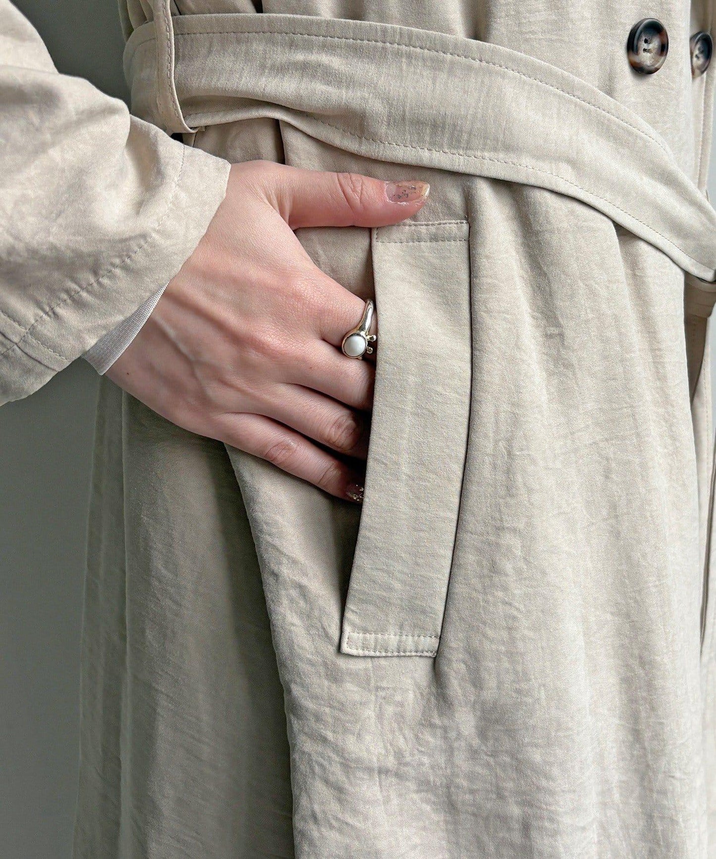 麂皮質感風衣（網絡）