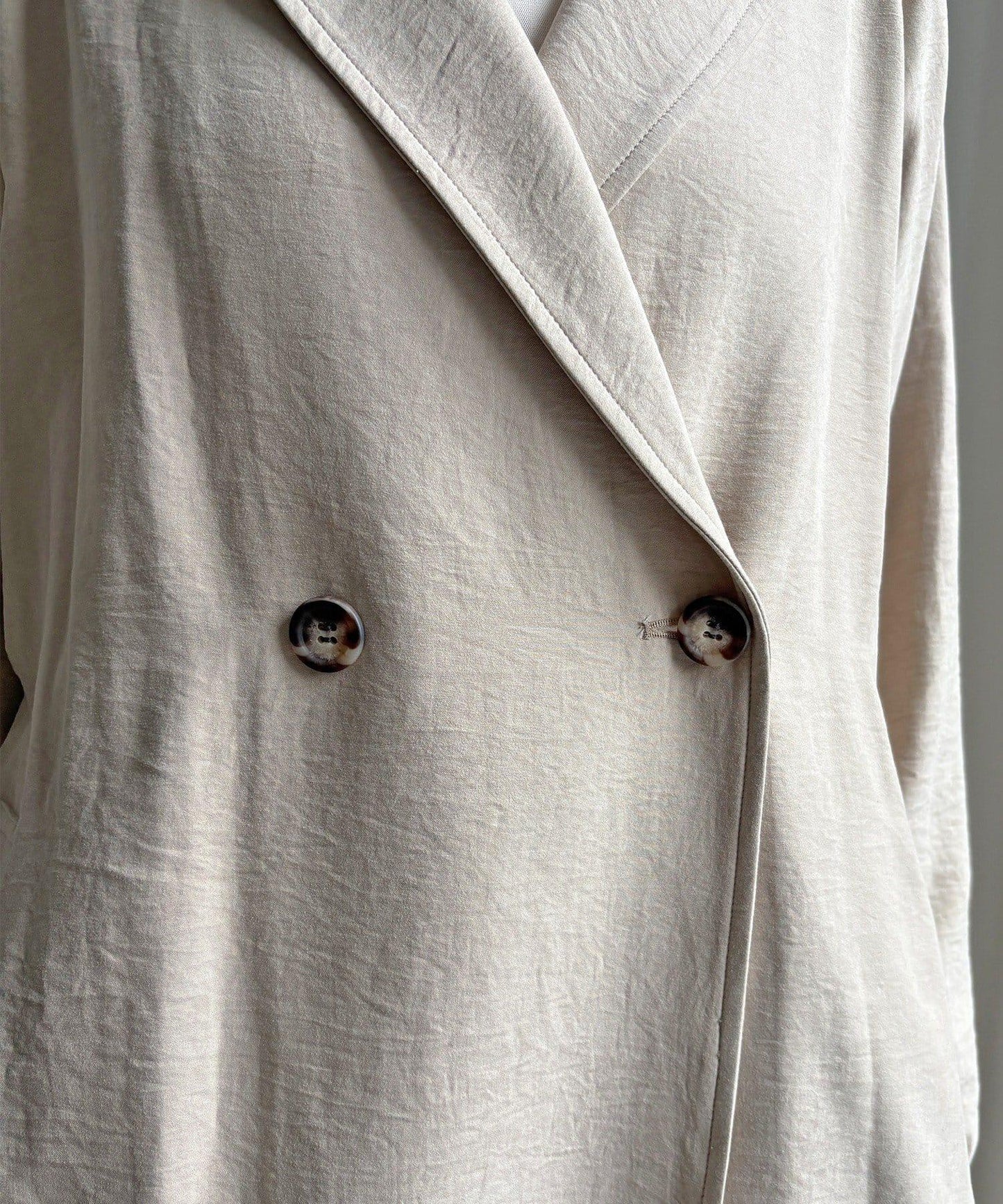 麂皮質感風衣（網絡）