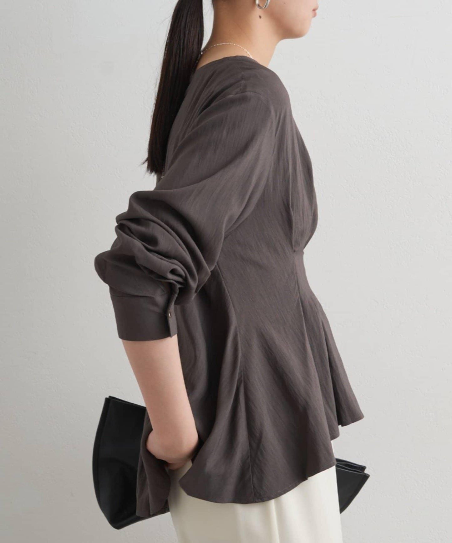 A字版型荷葉邊設計襯衫