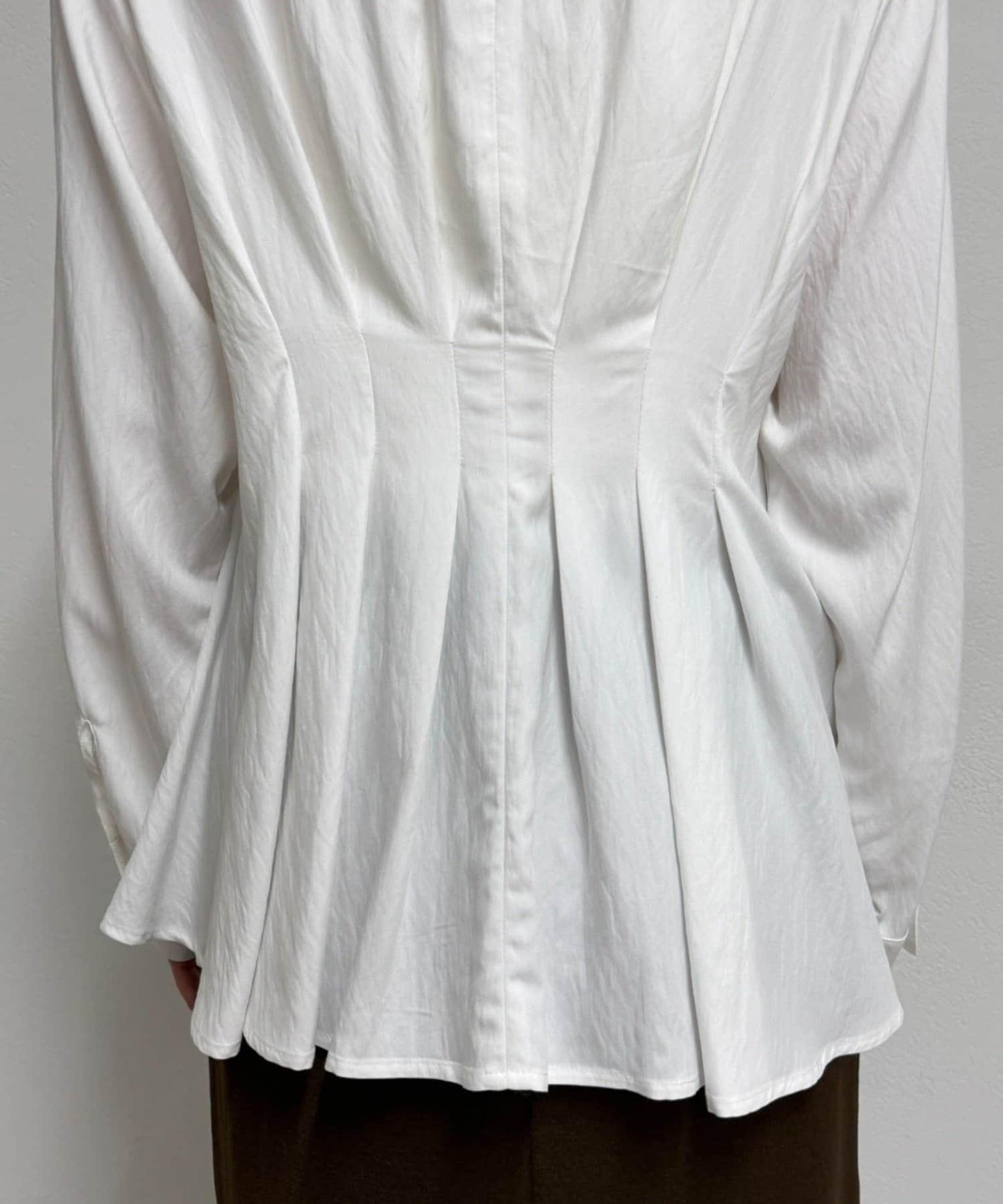 A字版型荷葉邊設計襯衫