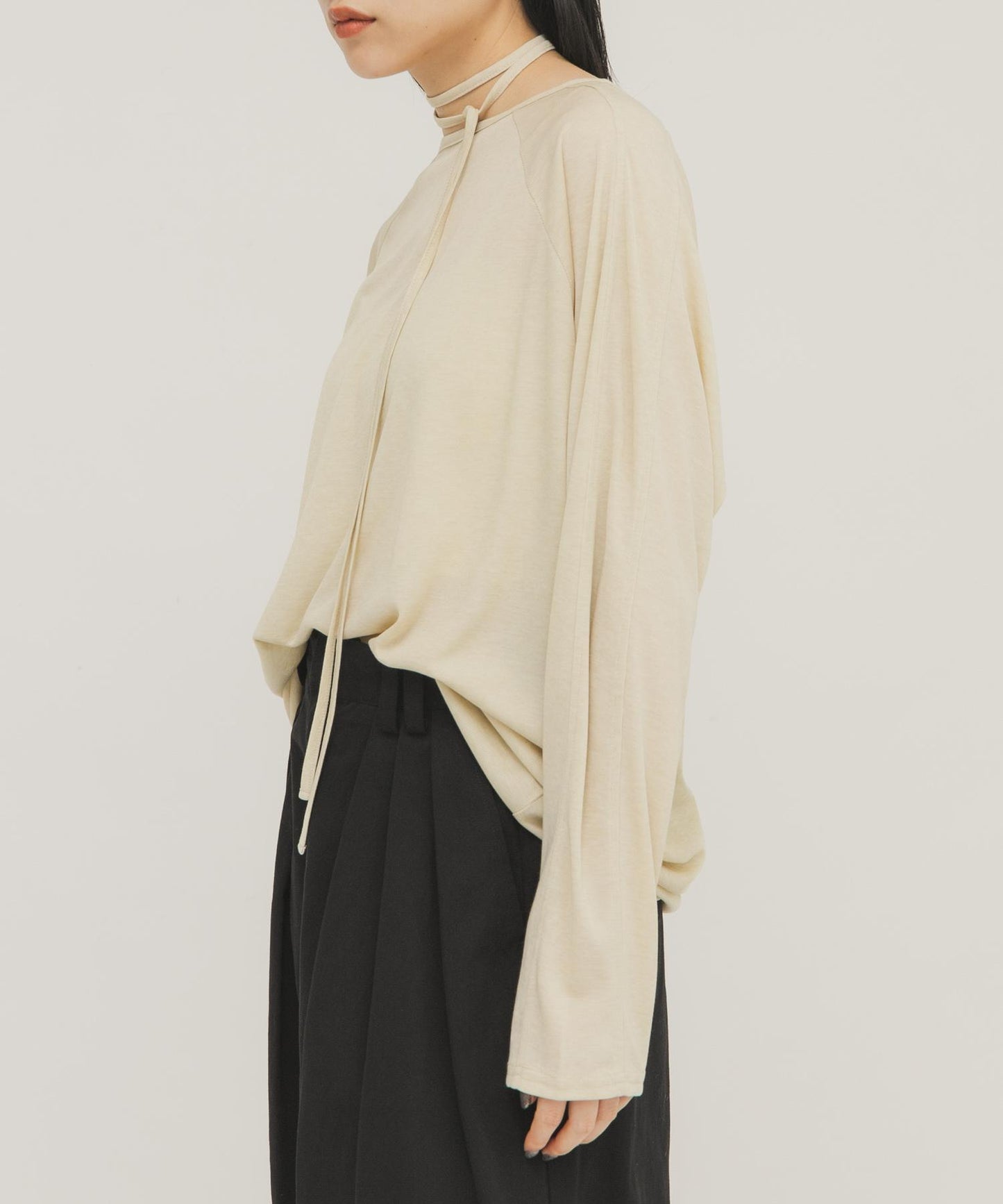 透肌寬鬆設計 配肩帶 上衣