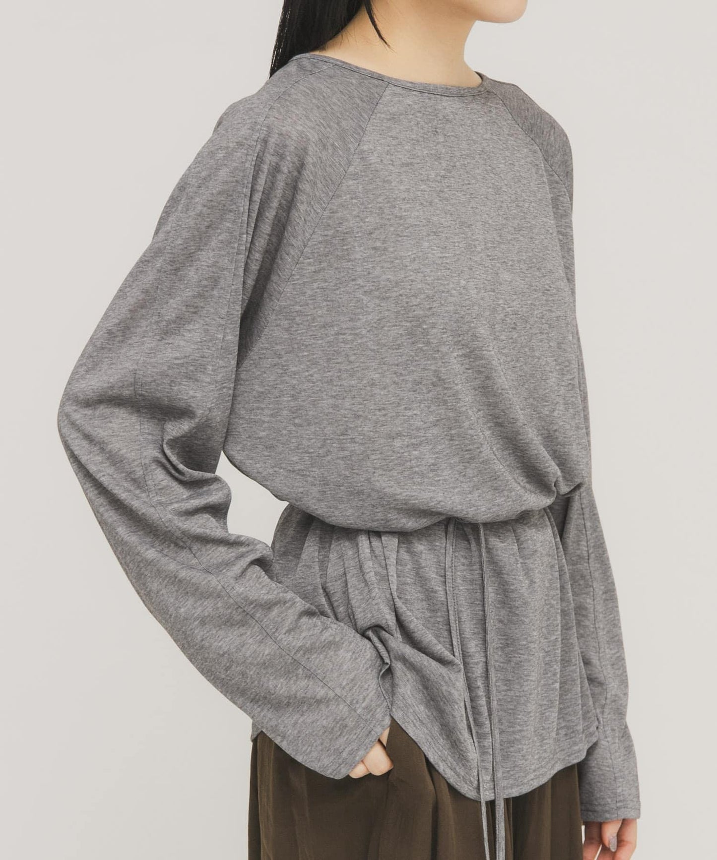 透肌寬鬆設計 配肩帶 上衣