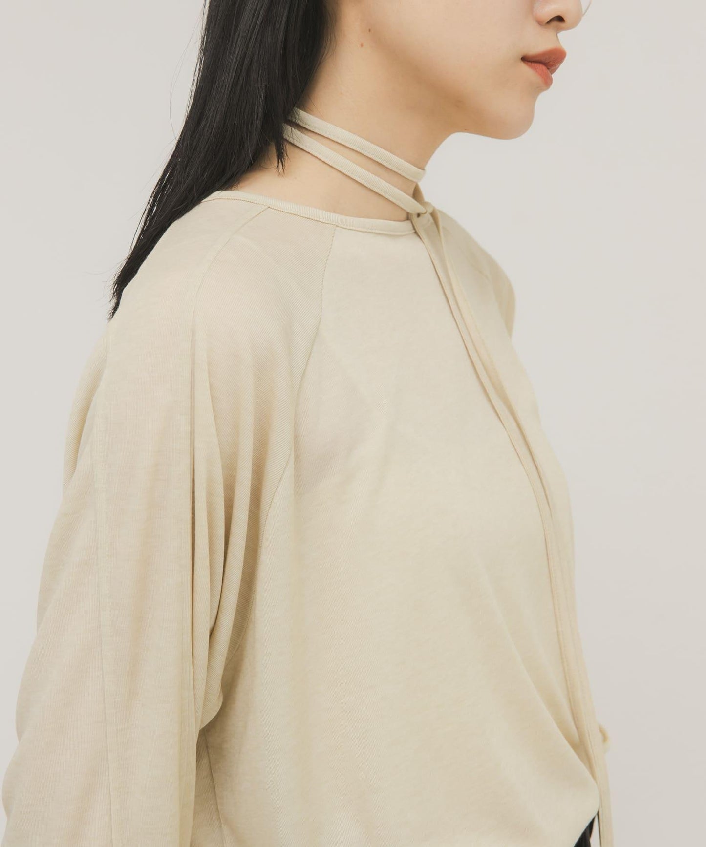 透肌寬鬆設計 配肩帶 上衣