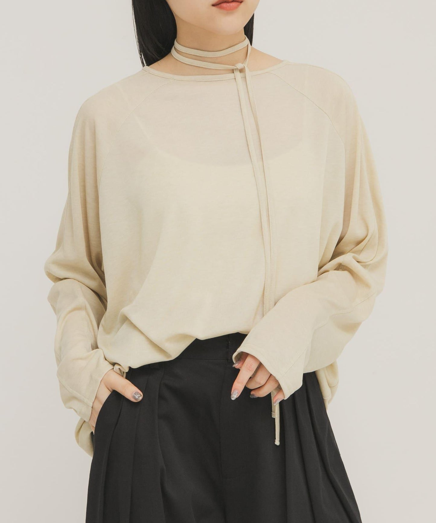 透肌寬鬆設計 配肩帶 上衣