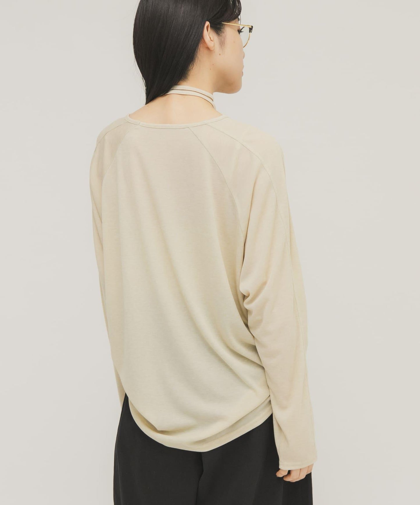 透肌寬鬆設計 配肩帶 上衣