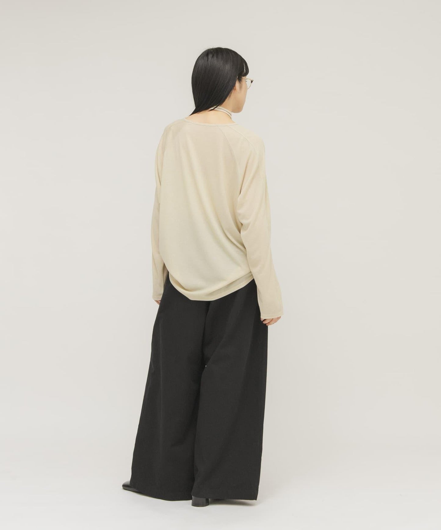 透肌寬鬆設計 配肩帶 上衣