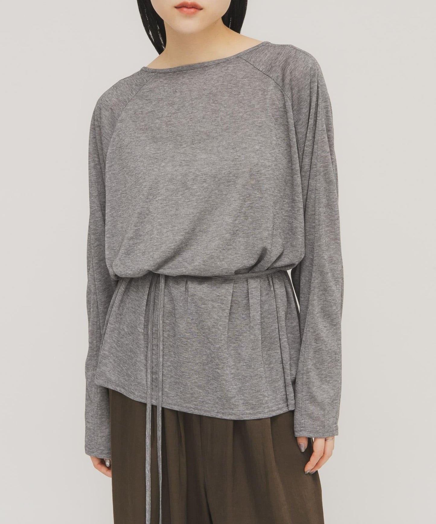 透肌寬鬆設計 配肩帶 上衣