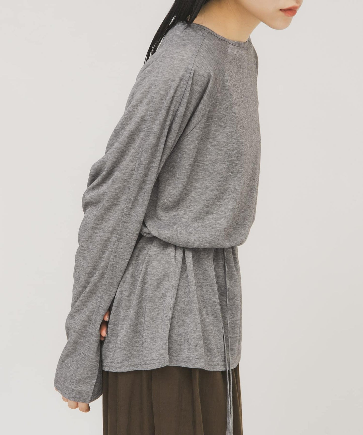 透肌寬鬆設計 配肩帶 上衣