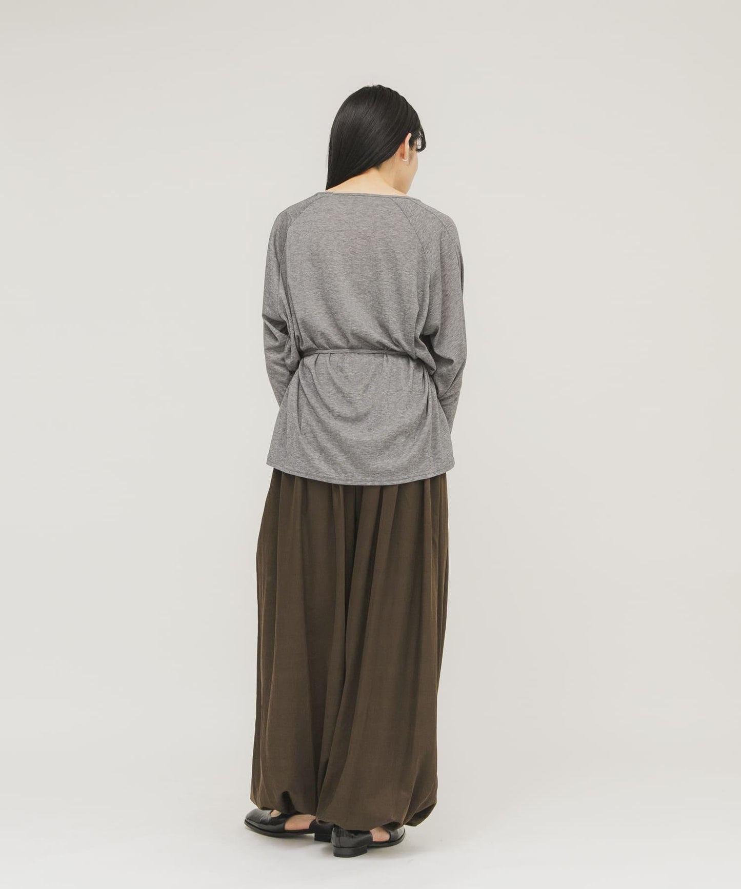 透肌寬鬆設計 配肩帶 上衣