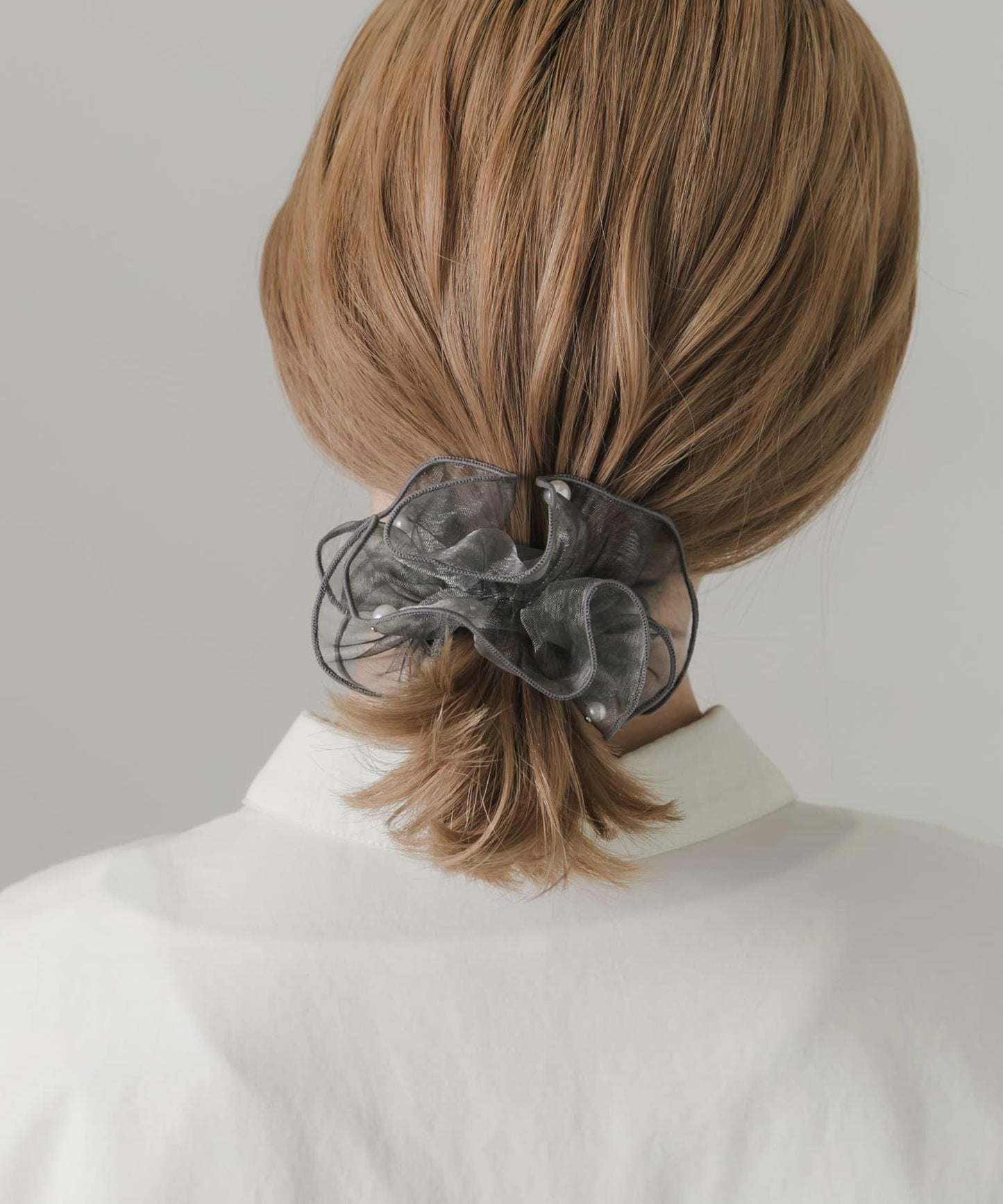 透紗荷葉邊珍珠髮飾扣