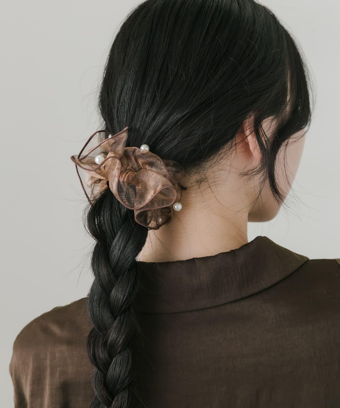 透紗荷葉邊珍珠髮飾扣