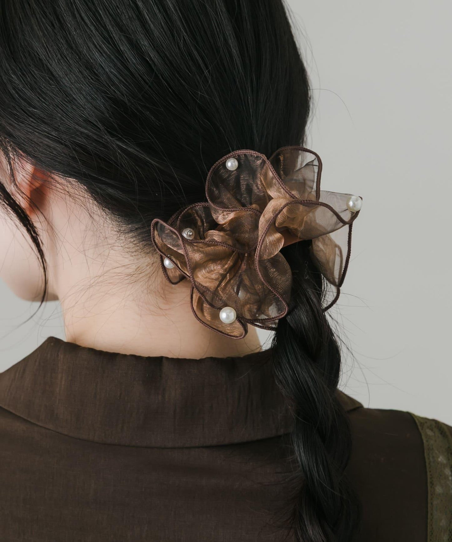 透紗荷葉邊珍珠髮飾扣