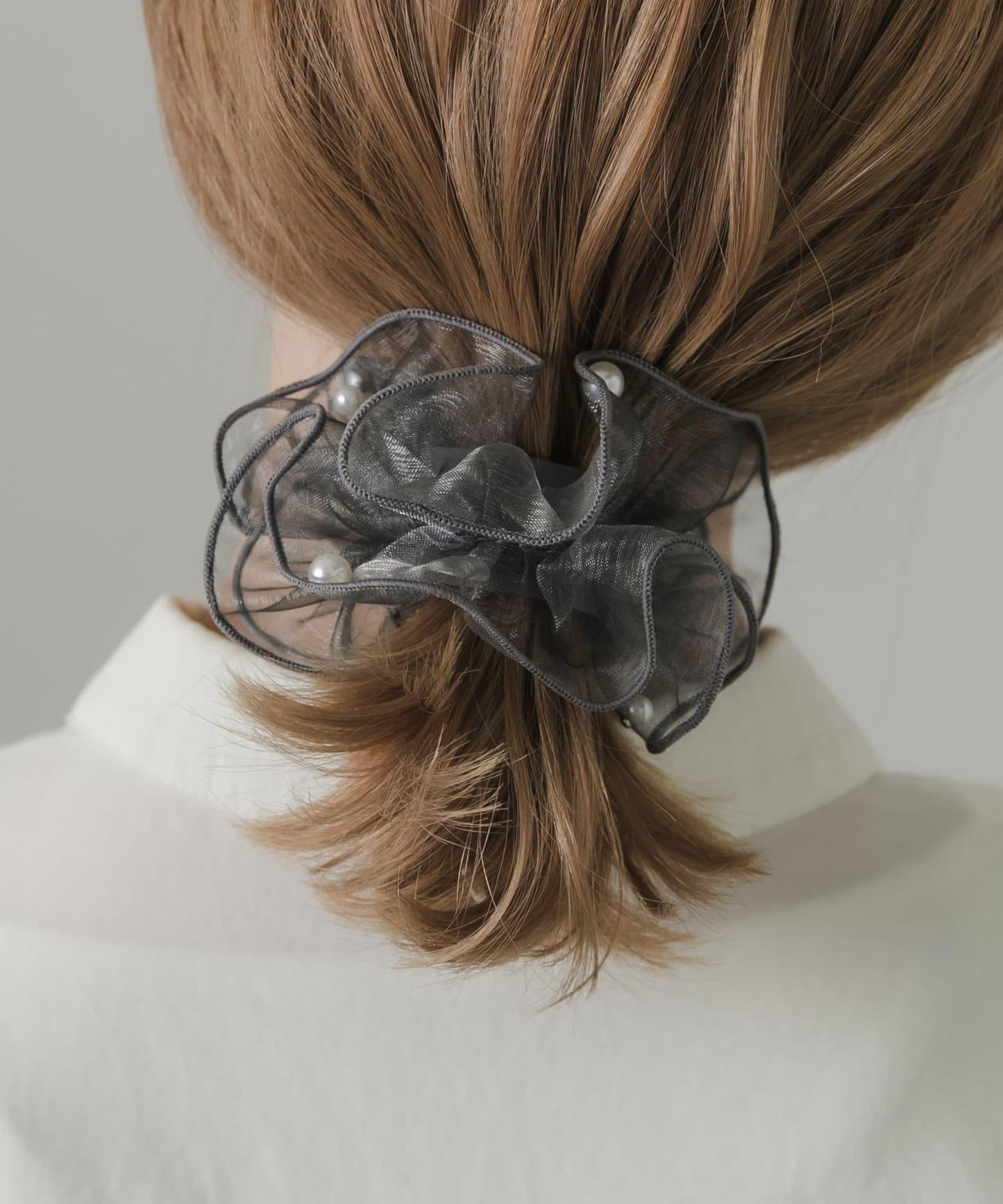 透紗荷葉邊珍珠髮飾扣