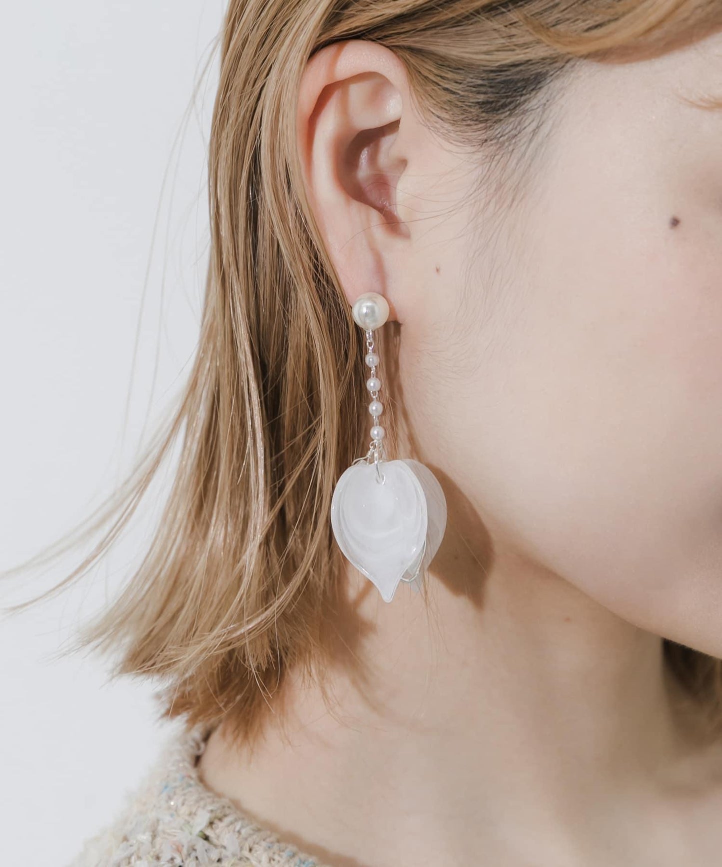 花瓣垂墜珍珠耳環