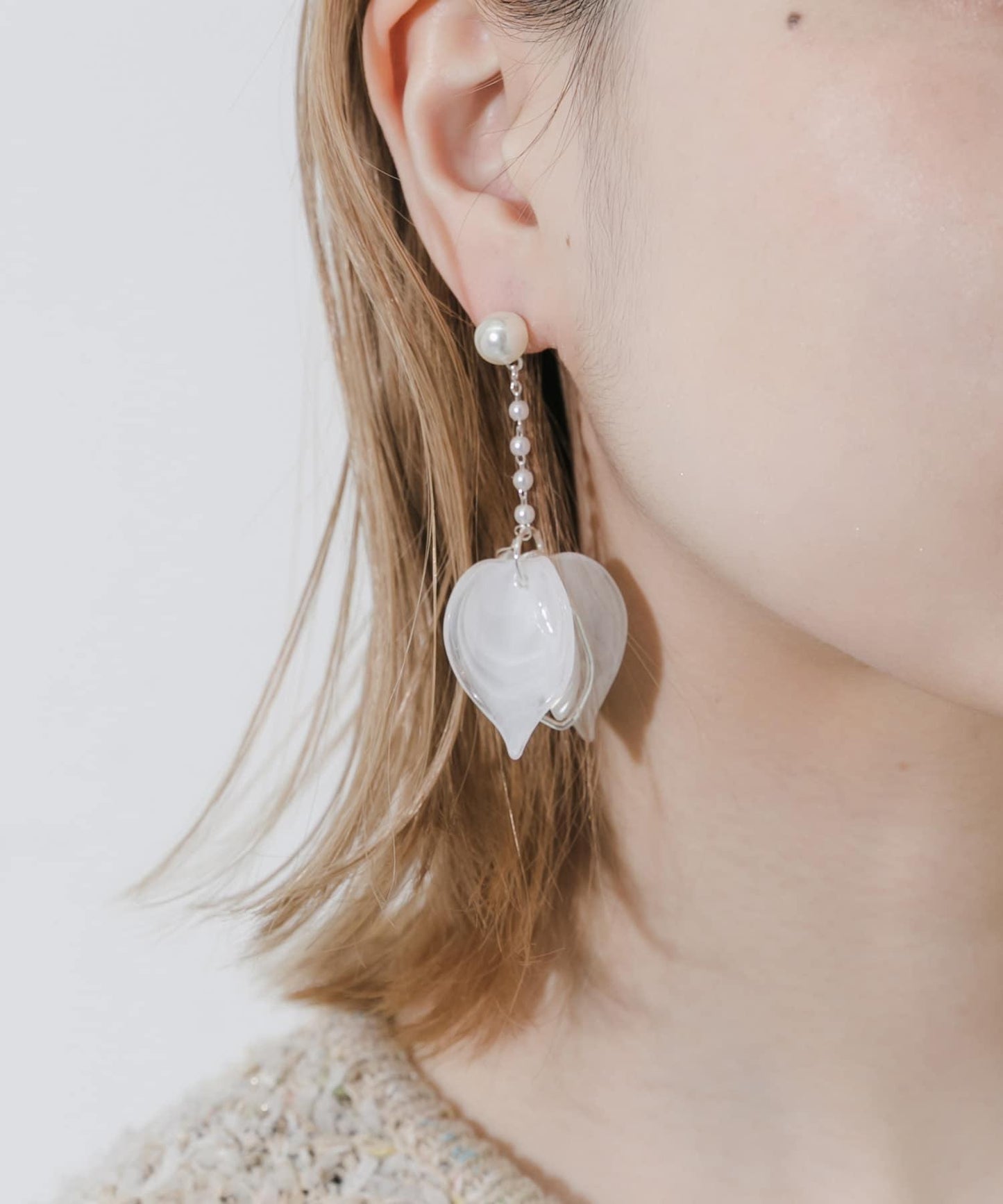 花瓣垂墜珍珠耳環