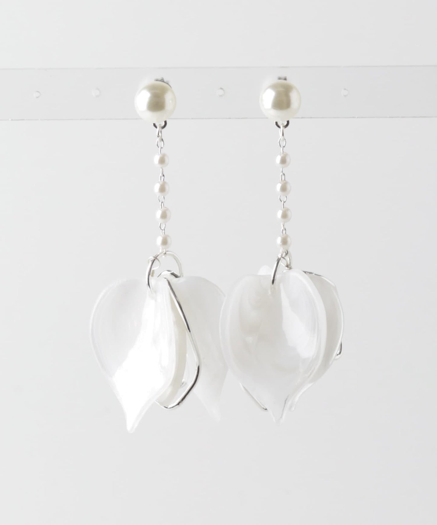 花瓣垂墜珍珠耳環