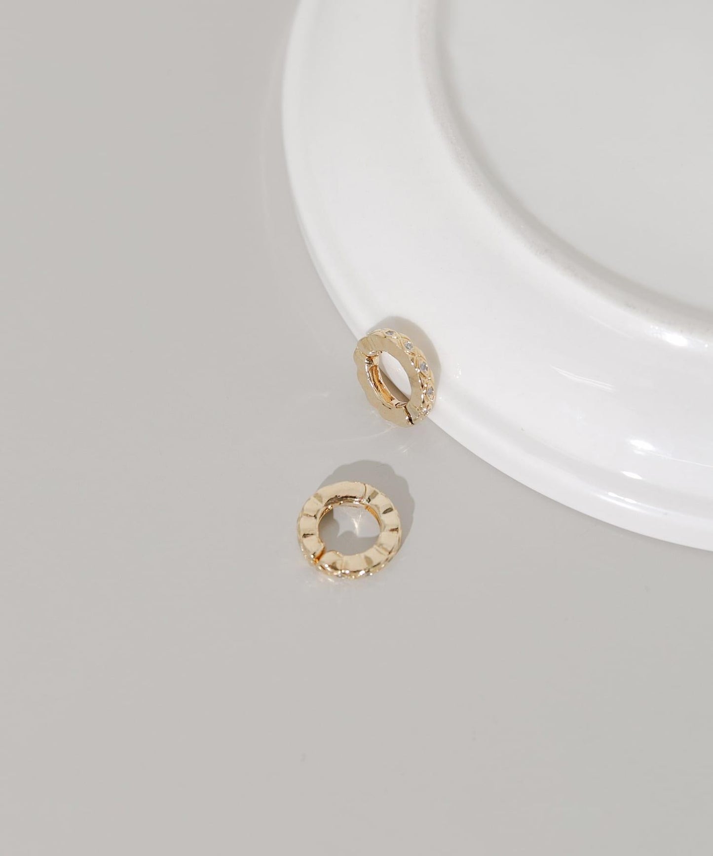 金屬寶石裝飾一按式圓環耳夾