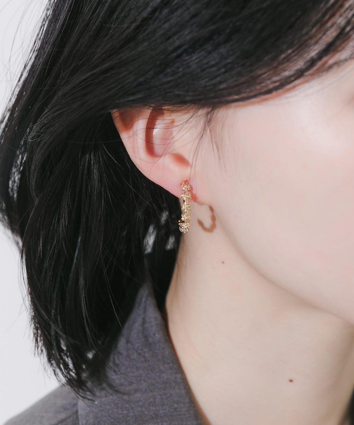 金屬花形線條圓環耳夾